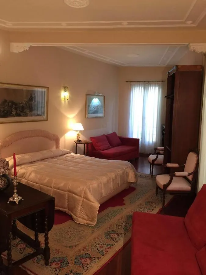 Twins Apartments Sanremo 0*,